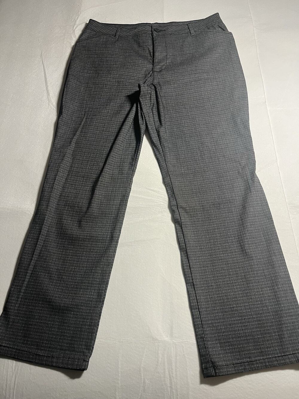 Lee Women’s Pants 14 Short Gray Relaxed Fit Straight Leg Mid Rise Stretch Career